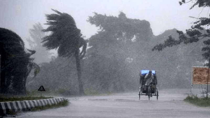 সিলেটসহ সারাদেশে ৬০ কি.মি. বেগে ঝড়ের আভাস