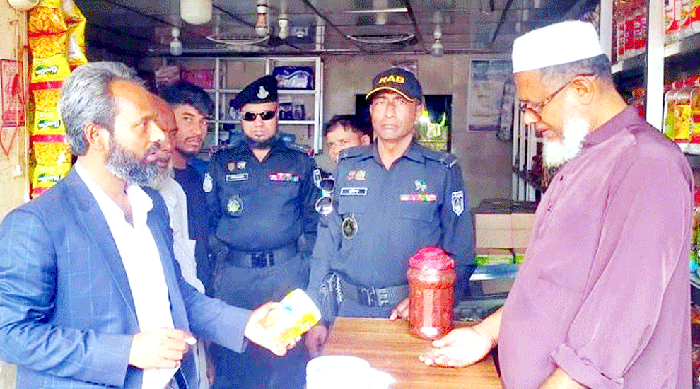 কুলাউড়ায় ভোক্তা অভিযানে তিন প্রতিষ্ঠান জরিমানা, রেস্টুরেন্ট সিলগালা