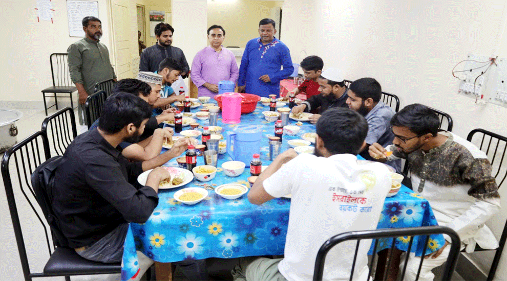 আবাসিক শিক্ষার্থীদের নিয়ে শাবিপ্রবিতে ঈদের প্রীতিভোজ