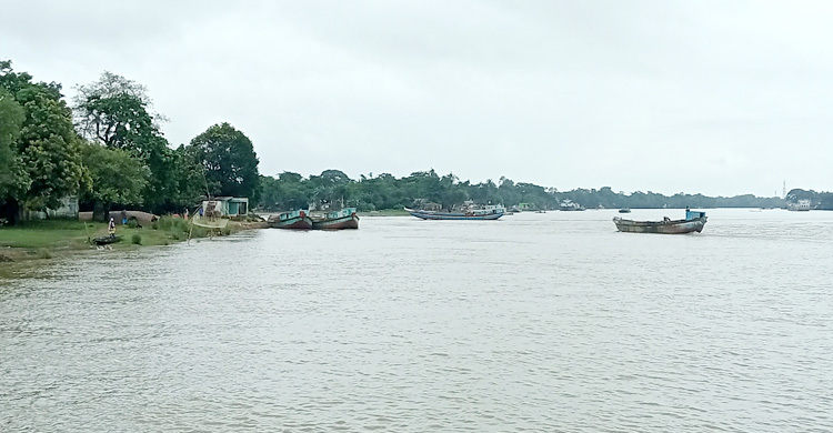 সুনামগঞ্জে ধীর গতিতে বাড়ছে নদ-নদীর পানি