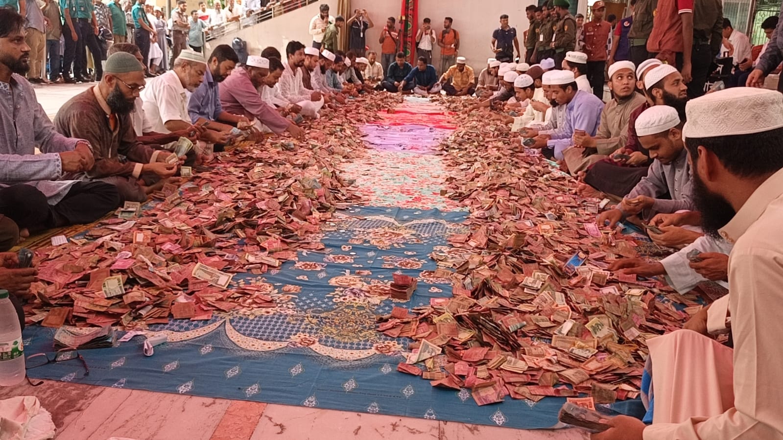 ১৮ দিনে শাহজালাল মাজারের দানবাক্সে মিলল ৪৭ লাখ টাকা