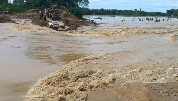 দেড় মাসের মাথায় আবারও ভাঙল খোয়াইয়ের বাঁধ, প্লাবিত ২০ গ্রাম