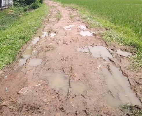 হাজারো মানুষের দুর্ভোগের নাম 'কাঁচা সড়ক'