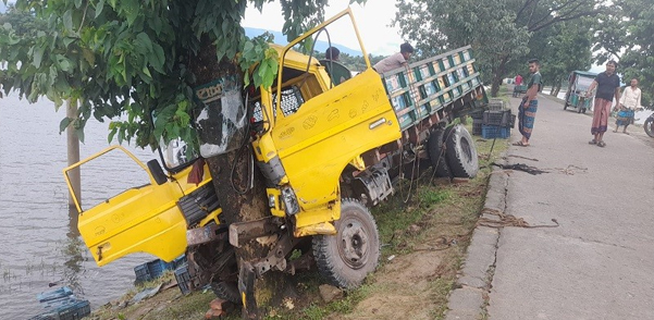 দোয়ারাবাজারে সড়ক দূর্ঘটনায় আহত ৪