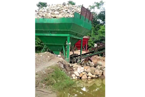 সাদা পাথর লুট বন্ধে প্রশাসনের অভিযান; জব্দ ৯ হাজার ঘনফুট সাদা পাথর লুট বন্ধে প্রশাসনের অভিযান; জব্দ ৯ হাজার ঘনফুট