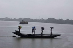 সুনামগঞ্জে বৃষ্টি কমলেও, বাড়ছে সুরমা নদীর পানি