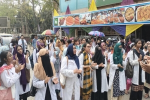 হবিগঞ্জ মেডিকেল কলেজ স্থানান্তরের অপচেষ্টার প্রতিবাদে সড়ক অবরোধ