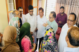 রায়নগরে নিহত দম্পতির স্বজনদের সমবেদনা জানালেন খন্দকার মুক্তাদির রায়নগরে নিহত দম্পতির স্বজনদের সমবেদনা জানালেন খন্দকার মুক্তাদির