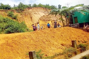 বালুচরে নির্বিচারে চলছে পাহাড় নিধন