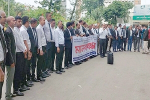 সুনামগঞ্জে শিক্ষার্থীদের হত্যার প্রতিবাদে আইনজীবীদের মানববন্ধন 