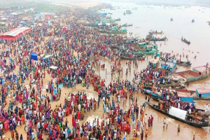 তাহিরপুরে পণতীর্থ মহা-বারুণী স্নানে ভক্তদের ঢল