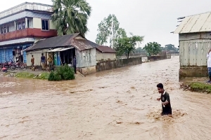 প্রবল ঢলে প্লাবিত তাহিরপুরের নিম্নাঞ্চল, জনজীবনে দুর্ভোগ