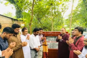 ঢাকার দাপ্তরিক কাজ শেষে বিয়ানীবাজারে ছুটলেন এমপি এমরান আহমদ চৌধুরী ঢাকার দাপ্তরিক কাজ শেষে বিয়ানীবাজারে ছুটলেন এমপি এমরান আহমদ চৌধুরী