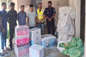 মৌলভীবাজারে ভারতীয় অবৈধ পণ্যসহ আটক ৩