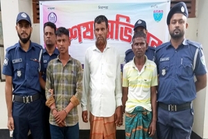 ২৮ মেট্রিক টন কয়লাবোঝাই ট্রলার জব্দ, গ্রেফতার ৩