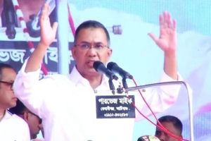 আজান শুনে বক্তব্য থামিয়ে দিলেন তারেক
