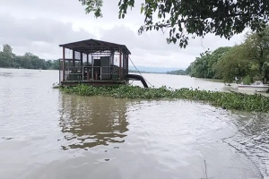 সুনামগঞ্জে কমছে বন্যার পানি সুনামগঞ্জে কমছে বন্যার পানি