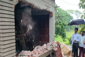 জগন্নাথপুরে খালে অবৈধ স্থাপনা উচ্ছেদ