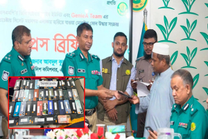 উদ্ধার করা ৪৪ মোবাইল সেট মালিকদের কাছে ফিরিয়ে দিলো এসএমপি উদ্ধার করা ৪৪ মোবাইল সেট মালিকদের কাছে ফিরিয়ে দিলো এসএমপি