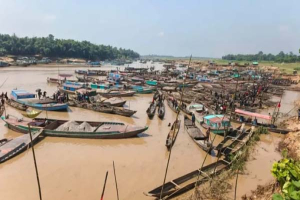 ইজারা নেই, সুনামগঞ্জের কয়েকটি বালুমহালে ফের অবৈধ উত্তোলনের অভিযোগ