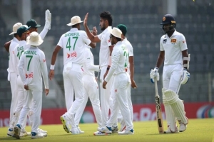 উল্টো চাপে বাংলাদেশ