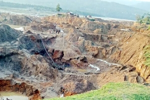 অবৈধভাবে বালু পাথর উত্তোলনে ধ্বংস হচ্ছে জাফলং