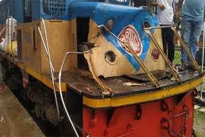লাউয়াছড়ায় গাছের সঙ্গে ট্রেনের ধাক্কা