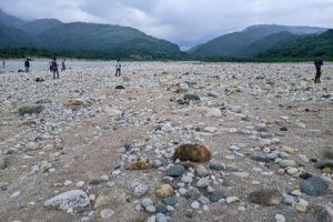 অবহেলা-অব্যবস্থাপনায় সৌন্দর্য্য হারাচ্ছে সাদাপাথর