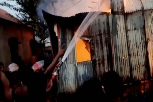 মাধবপুরে ভয়াবহ অগ্নিকাণ্ডে বসতঘর পুড়ে ছাই, ক্ষতি প্রায় ৩০ লাখ টাকা মাধবপুরে ভয়াবহ অগ্নিকাণ্ডে বসতঘর পুড়ে ছাই, ক্ষতি প্রায় ৩০ লাখ টাকা