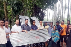 ওসমানীনগরে ঢেউটিন পেল ঘূর্ণিঝড়ে ক্ষতিগ্রস্ত ৩৫ পরিবার