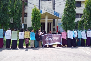 সংস্কার কমিশন ও মৈত্রী যাত্রার বিরুদ্ধে শাবি ছাত্রীদের প্রতিবাদ