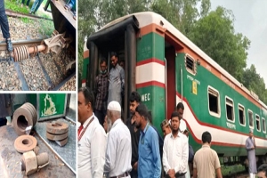 ভাটেরায় ট্রেনের বগি ফেলে বরমচালে কালনী এক্সপ্রেস