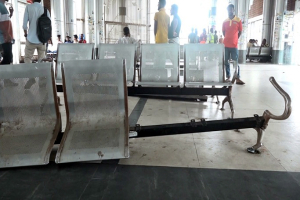 তিন বছরেই জরাজীর্ণ কদমতলী বাস টার্মিনাল