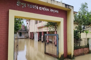 মৌলভীবাজারে ধলাই নদীতে ভাঙন, পানিবন্দি ১০ হাজার মানুষ মৌলভীবাজারে ধলাই নদীতে ভাঙন, পানিবন্দি ১০ হাজার মানুষ