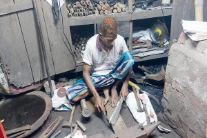 কামারপল্লীতে চলছে শেষ মুহূর্তের ব্যস্ততা কামারপল্লীতে চলছে শেষ মুহূর্তের ব্যস্ততা