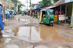 হাছননগর সড়কের বেহাল দশা, দুর্ভোগে ৫০ গ্রামের মানুষ
