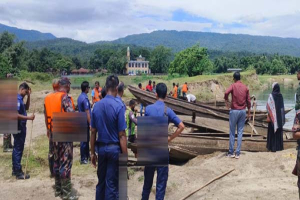 সরকারি নিষেধাজ্ঞা অমান্য করে বালু উত্তোলন, কোম্পানীগঞ্জে ৭০ নৌকার বিরুদ্ধে ব্যবস্থা সরকারি নিষেধাজ্ঞা অমান্য করে বালু উত্তোলন, কোম্পানীগঞ্জে ৭০ নৌকার বিরুদ্ধে ব্যবস্থা
