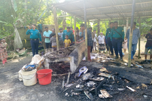 আগুনে পুড়ে ছাই চা-শ্রমিকের স্বপ্ন: ক্ষয়ক্ষতি ৫ লক্ষাধিক