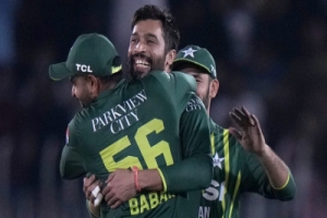 পাকিস্তানের কাছে পাত্তাই পেল না নিউজিল্যান্ড