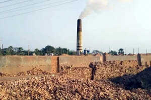 মৌলভীবাজারে অবাধে চলছে 'অবৈধ ইটভাটা'