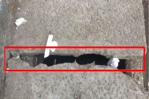 ফুটপাত না মরণফাঁদ?