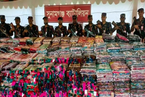 শান্তিগঞ্জে ৩ কোটি ৫৮ লাখ টাকার ভারতীয় শাড়ি জব্দ শান্তিগঞ্জে ৩ কোটি ৫৮ লাখ টাকার ভারতীয় শাড়ি জব্দ