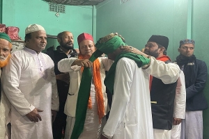মুড়ারবন্দ দরবার শরীফ হাফিজিয়া মাদ্রাসা ছাত্রদের পাগড়ি প্রদান
