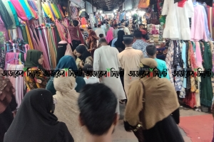 জমে ওঠেছে ঈদ বাজার