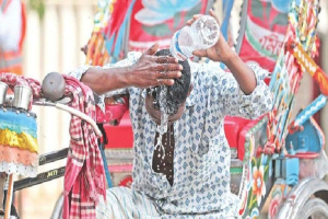 সিলেটে তীব্র গরমে হাঁসফাঁস জনজীবন