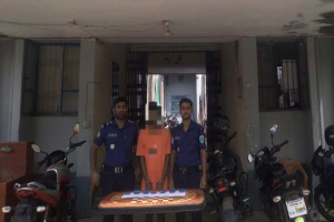 দিরাইয়ে ১ হাজার ৩০৫ পিস ইয়াবাসহ গ্রেপ্তার ১ দিরাইয়ে ১ হাজার ৩০৫ পিস ইয়াবাসহ গ্রেপ্তার ১