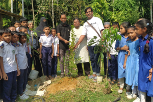 জলবায়ু পরিবর্তনের মোকাবেলায় বৃক্ষরোপণের বিকল্প নেই : গোলজার আহমদ হেলাল