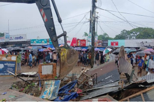 সালুটিকরে দেড় কোটি টাকার জেলা পরিষদের জমি উদ্ধার, অবৈধ স্থাপনা উচ্ছেদ