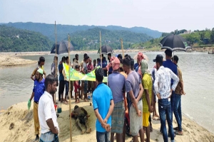 জাফলংয়ে নৌকা ডুবিতে নি’খোঁজ পাথর শ্রমিকের লা’শ উদ্ধার