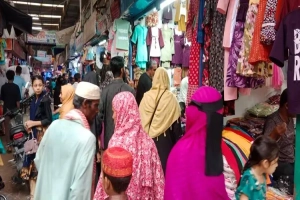 মৌলভীবাজারে শেষ সময়ে জমে উঠেছে ঈদের কেনাকাটা